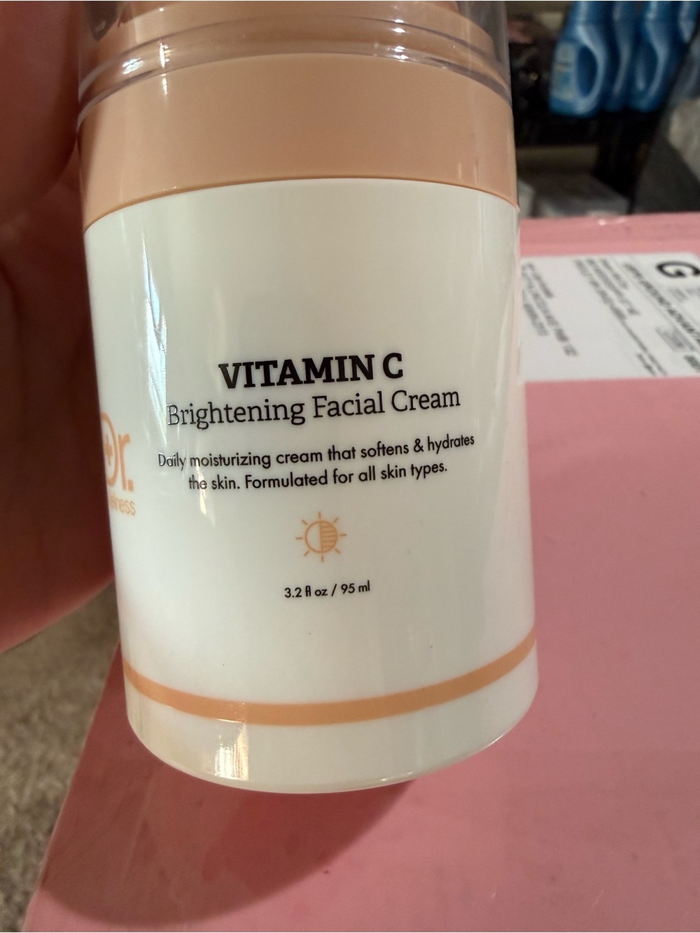 Vitamin C Brightening Facial Cream – Hydrating Day Moisturizer (Peach/White)